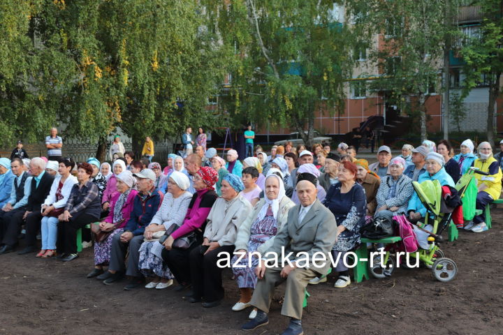 Азнакайлылар төзек ишек алларында бәйрәм итәләр