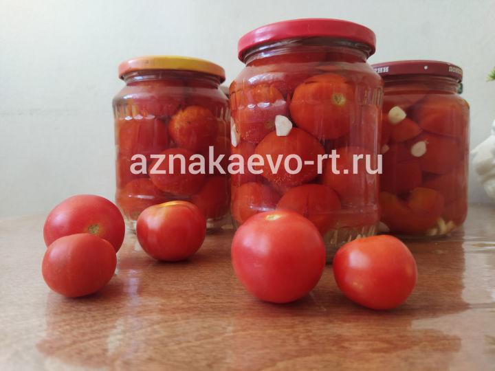 Маринованные помидоры с чесноком