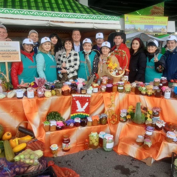 Азнакаевские работники образования успешно выступили на казанской ярмарке