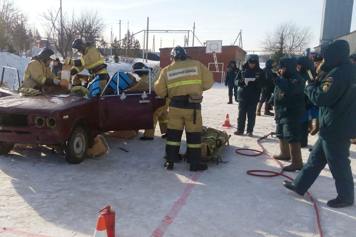 Азнакаевские пожарные вновь подтвердили статус спасателей