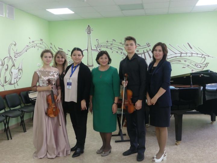 Юная пианистка из Азнакаево взяла урок у внучки Мусы Джалиля