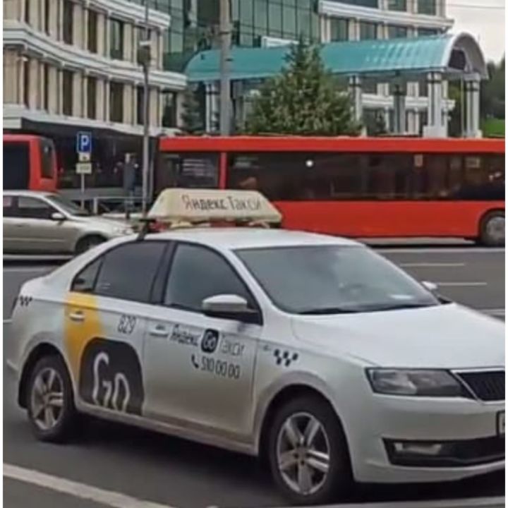 Азнакай ЮХИДИ бүлеге инспекторлары такси машиналарын тикшерә