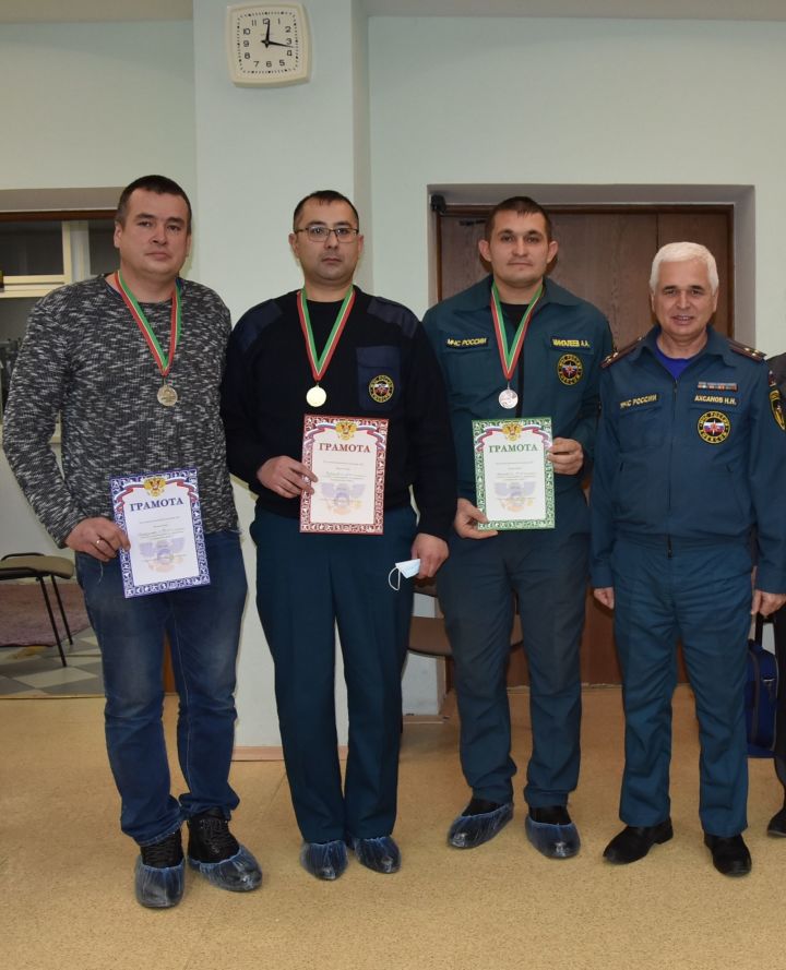 Марат Каримов из Азнакаево победил в шахматном турнире среди пожарных
