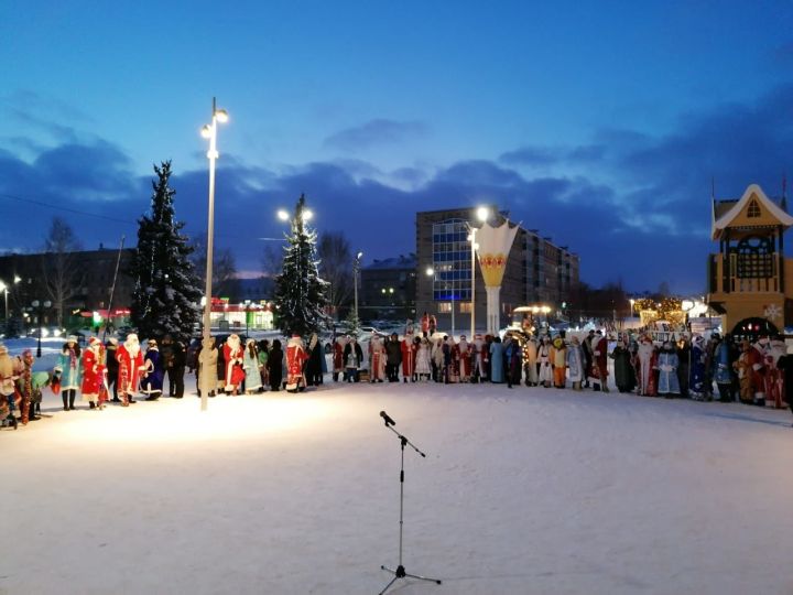 Азнакайда Кыш бабайлар бәйгесе узды