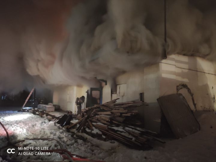 В поселке Актюбинский произошел пожар в частном подворье