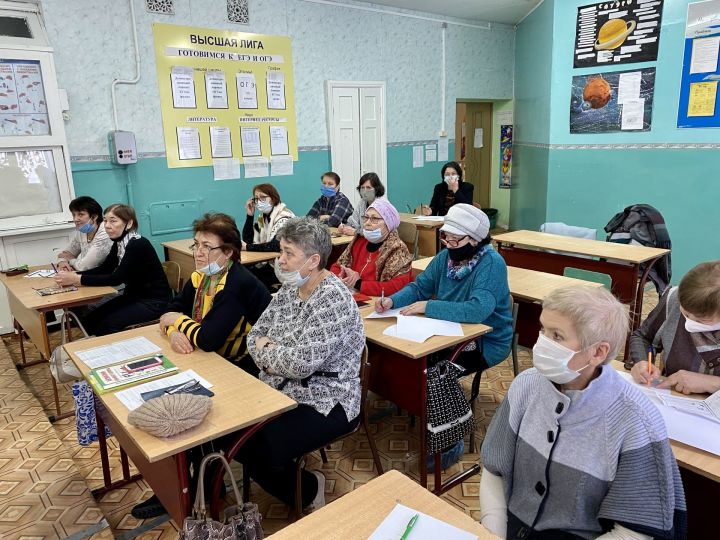 Пенсионеров Азнакаево приглашают на бесплатное обучение в Университет третьего возраста