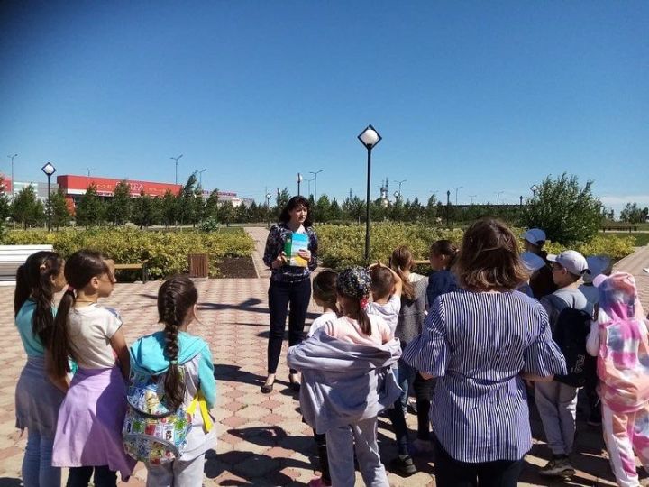 Азнакаевские библиотекари проводят с ребятами экскурсии по родному краю