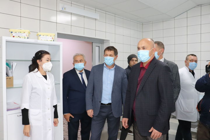 В Азнакаево после ремонта открылось здание больницы