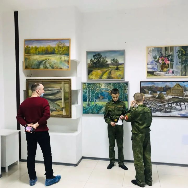 В Бугульме открылась выставка азнакаевского художника