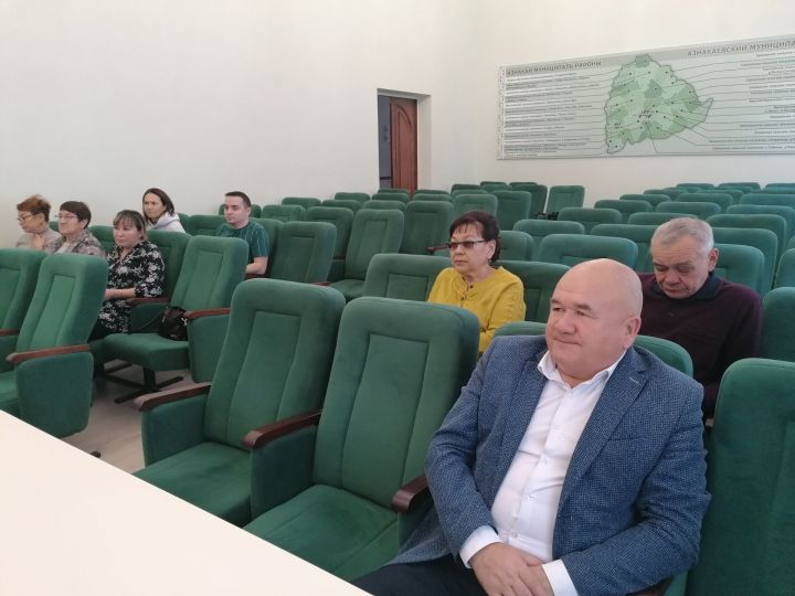 Депутат Таһир Һадиев Азнакайның идарәче компанияләре җитәкчеләре белән очрашты