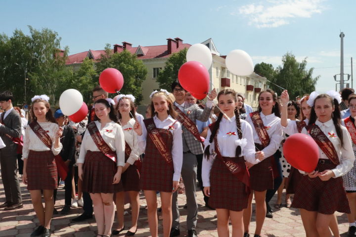 Азнакаевские школы готовятся к празднику Последнего звонка
