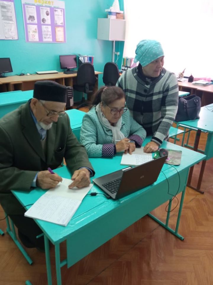 В Азнакаевских школах стартовали уроки цифровой грамотности