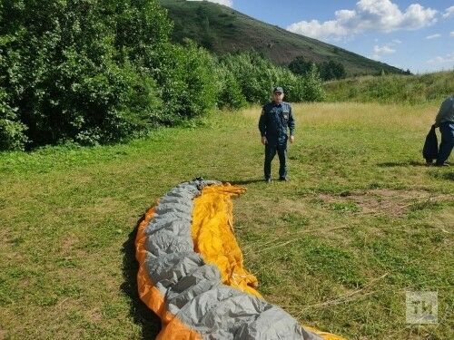 В Азнакаево мужчина сломал позвоночник, упав с параплана