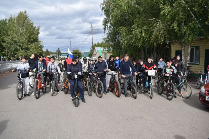 В Азнакаево состоялся велопробег «Молодежь против экстремизма»