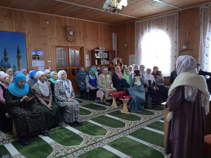 В медресе села Чалпы состоялась встреча мусульманок