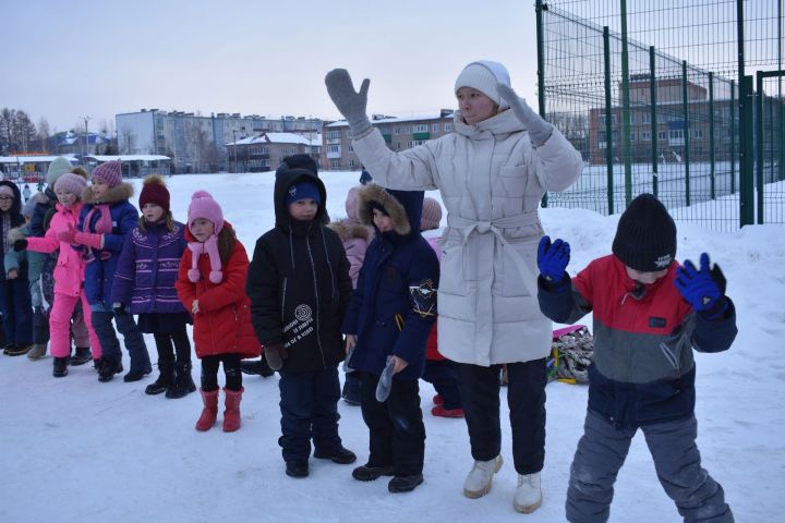 Азнакайда балалар өчен саф һавада кышкы уеннар үткәрелде