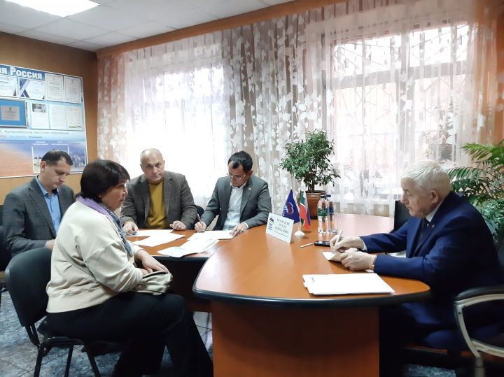 Азнакайлыларны Дәүләт Советы депутаты Рөстәм Мөхәммәдиев кабул итте