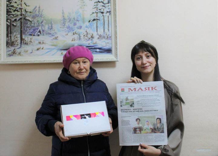 Победительница розыгрыша за подписку на газету «Маяк» Елена Хакимова