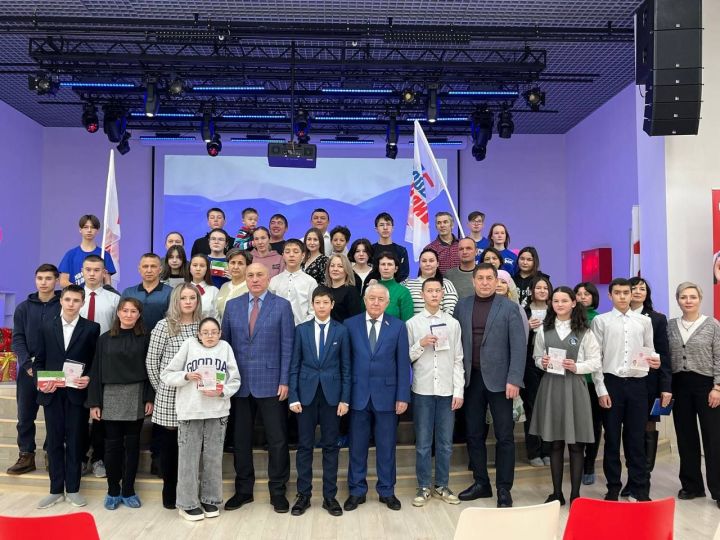 Юным азнакаевцам вручили паспорта