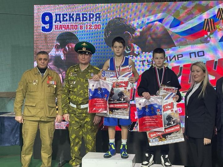 Азнакай боксчылары чираттагы уңышлары белән сөендерәләр