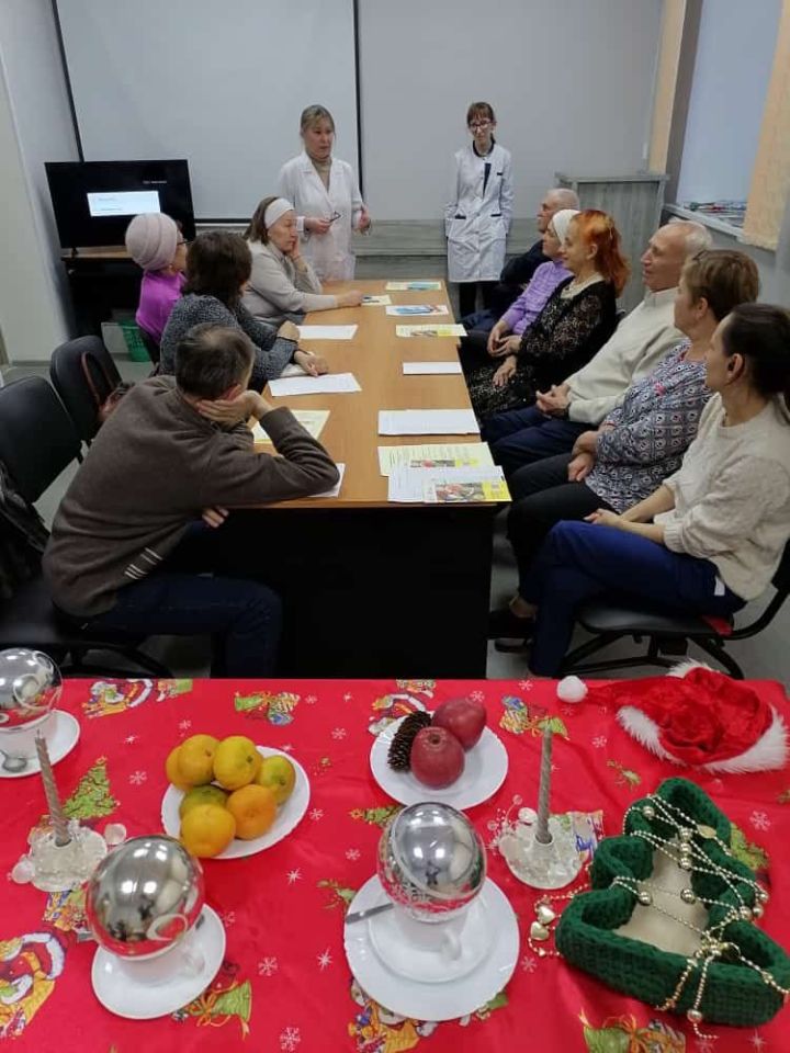 В Центре общения старшего поколения г. Азнакаево участники ЦОСП г. Азнакаево встретились с медицинскими работниками из ЦРБ