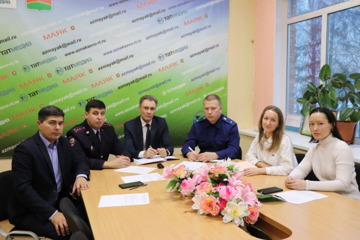 В Азнакаево провели круглый стол на тему «Борьба с коррупцией -  дело каждого!»