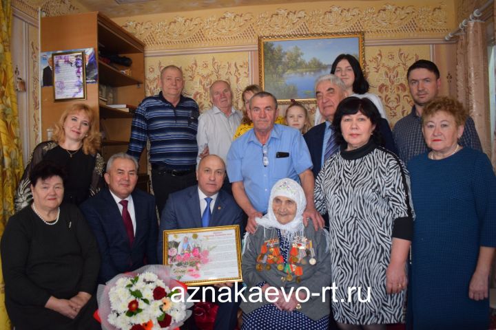 Жительнице Азнакаево, ветерану войны Гильминур Заляевой исполнилось 100 лет