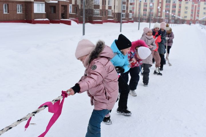 В Азнакаево для детей провели спортивные игры на свежем воздухе