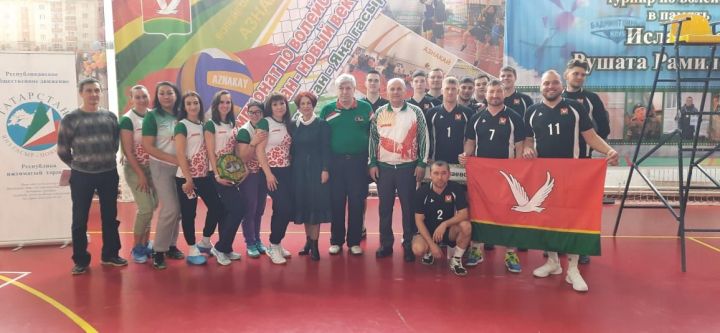 Азнакайда волейбол чемпионаты уза