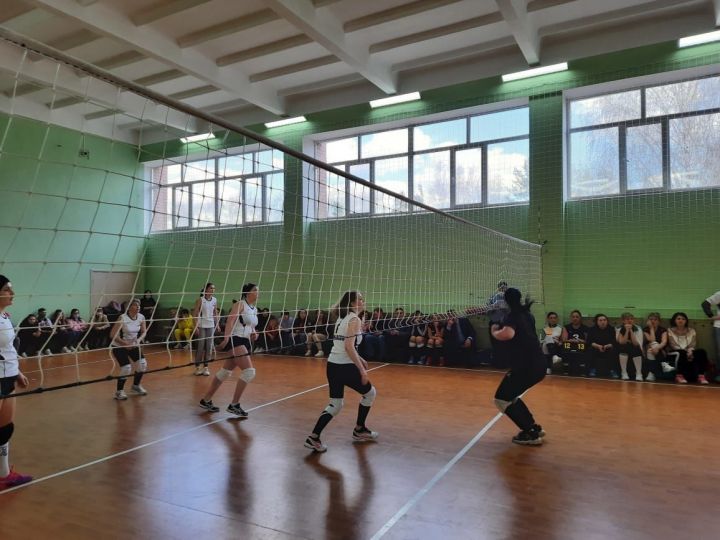 Азнакайда Халыкара хатын-кызлар көне уңаеннан волейбол ярышы үтә