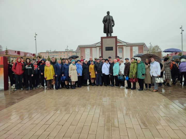 В Азнакаево почтили память Владимира Ленина