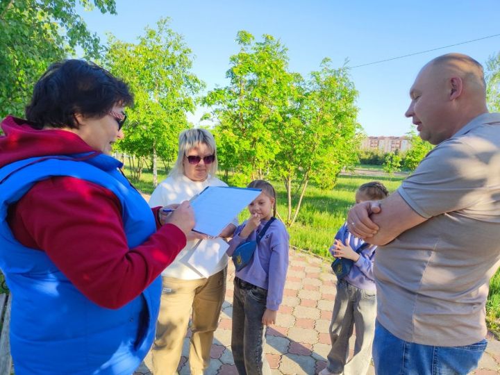 В Азнакаево состоялась квест-игра «Семейные вытворяшки» для родителей с детьми