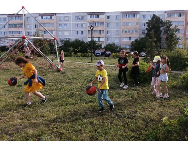 Азнакайда балалар җитезлек, зирәклек һәм тизлектә көч сынашалар