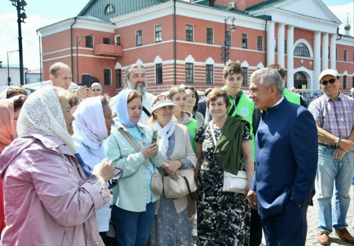 Раис Татарстана поздравил жителей и гостей Казани с 444-летием явления иконы Пресвятой Богородицы