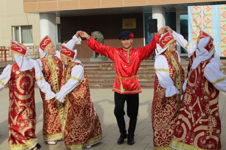 В Азнакаево состоялся хоровод Мира