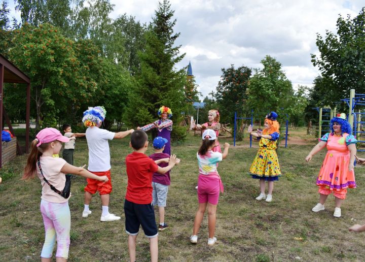 В Азнакаево для детей еженедельно проводят веселые конкурсы