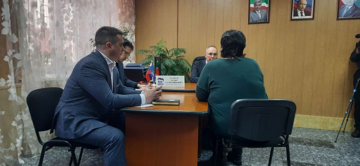 Азнакаевцев принял депутат Госсовета РТ Тахир Хадеев