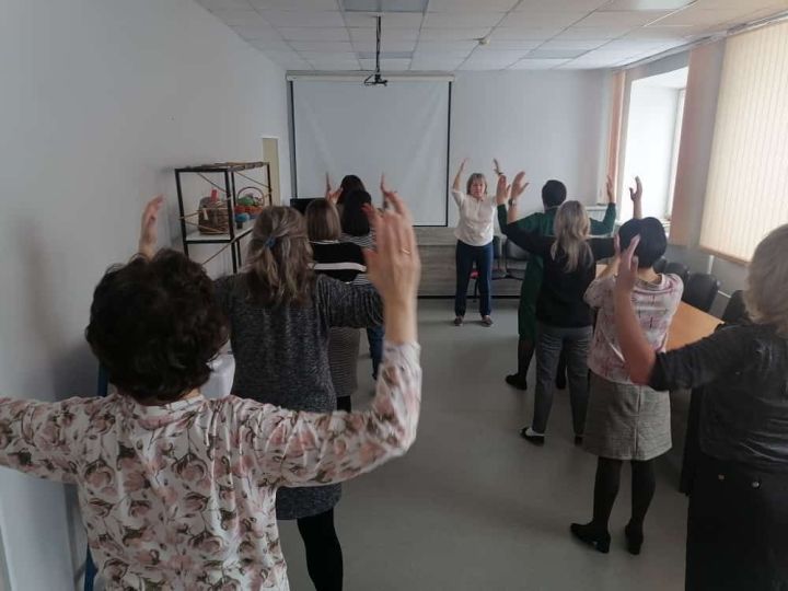 Клиентская служба (на правах отдела) города Азнакаево призывает делать на рабочих местах физкультурную паузу