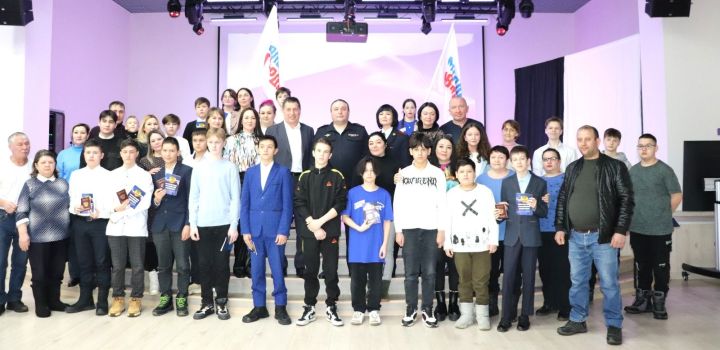 Юным азнакаевцам вручили паспорта