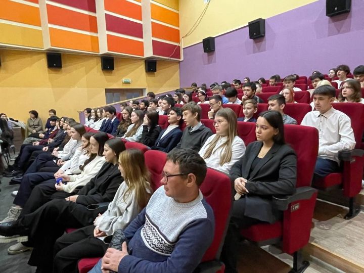 Азнакаевские школьники обсудили проблему коррупции в современном мире