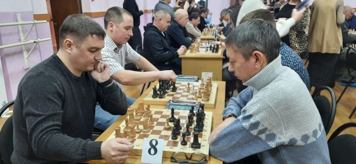 Азнакаевцы участвуют в шахматном турнире всей семьей