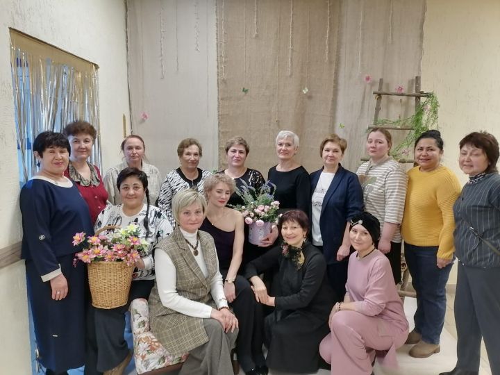 В Центре общения старшего поколения города Азнакаево состоялось весеннее мероприятие «День красоты», посвященный Международному женскому дню