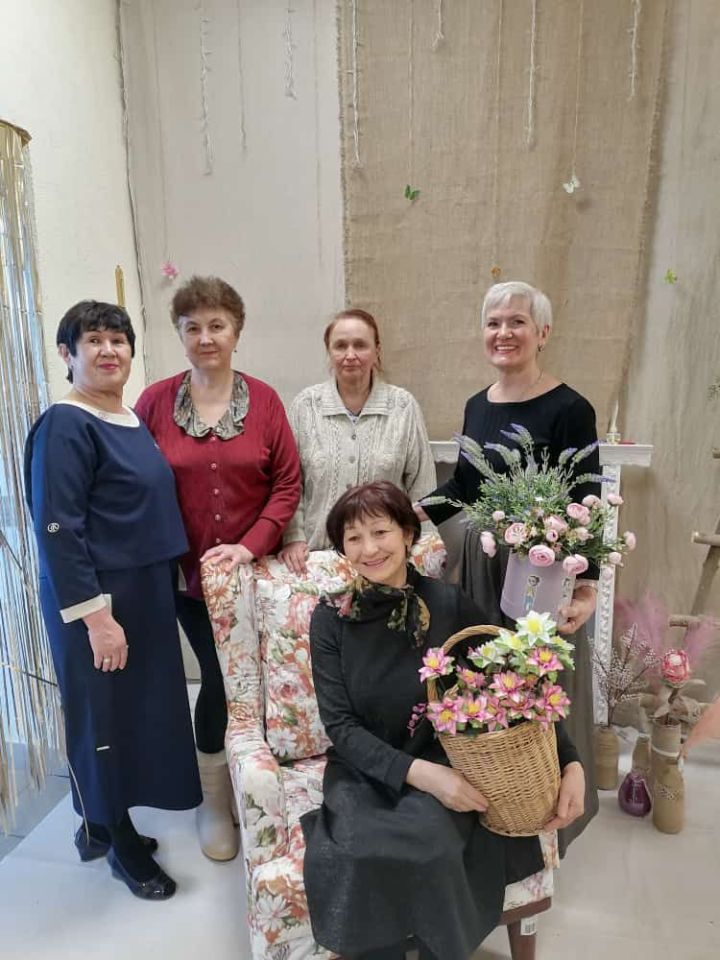 В Центре общения старшего поколения города Азнакаево состоялось весеннее мероприятие «День красоты», посвященный Международному женскому дню