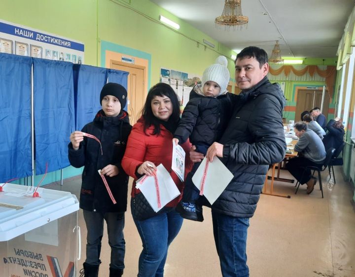 В Азнакаевском районе на 15:00 час. проголосовало 87,91 процента избирателей