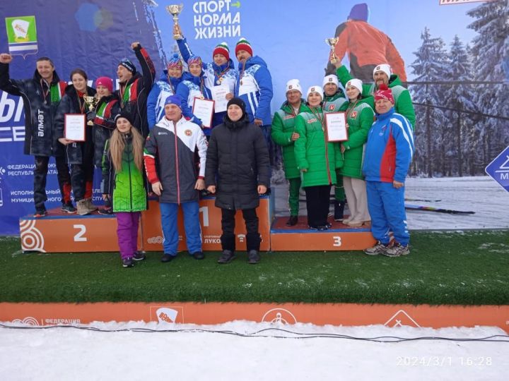 У азнакаевской команды муниципальных служащих — третье место по лыжным гонкам!