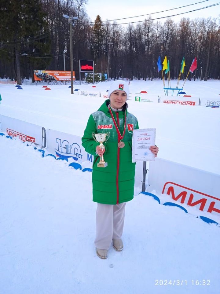 У азнакаевской команды муниципальных служащих — третье место по лыжным гонкам!