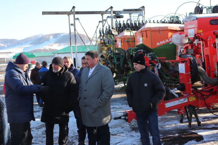 Азнакайда техникаларның язгы кыр эшләренә әзерлеген тикшерделәр