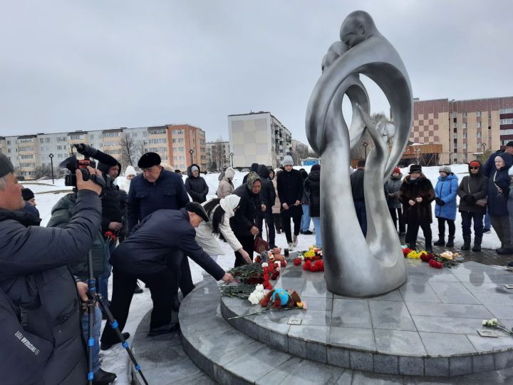 Сегодня в городе Азнакаево почтили память погибших в результате теракта в «Крокус Сити Холле»