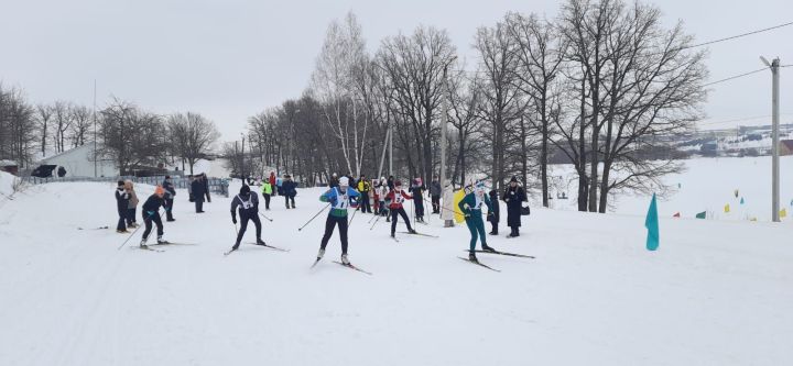 Азнакайда гаиләләр чаңгыда узышты