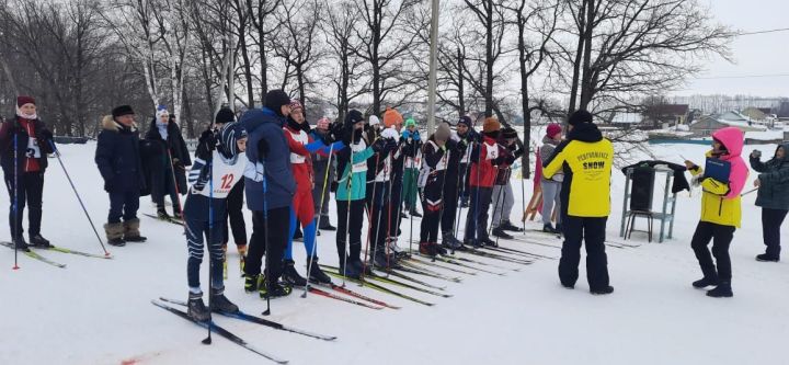 Азнакайда гаиләләр чаңгыда узышты